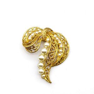 Elegant Filigree Bow Brooch, Vintage Gold Tone and Faux Pearl Lapel Pin